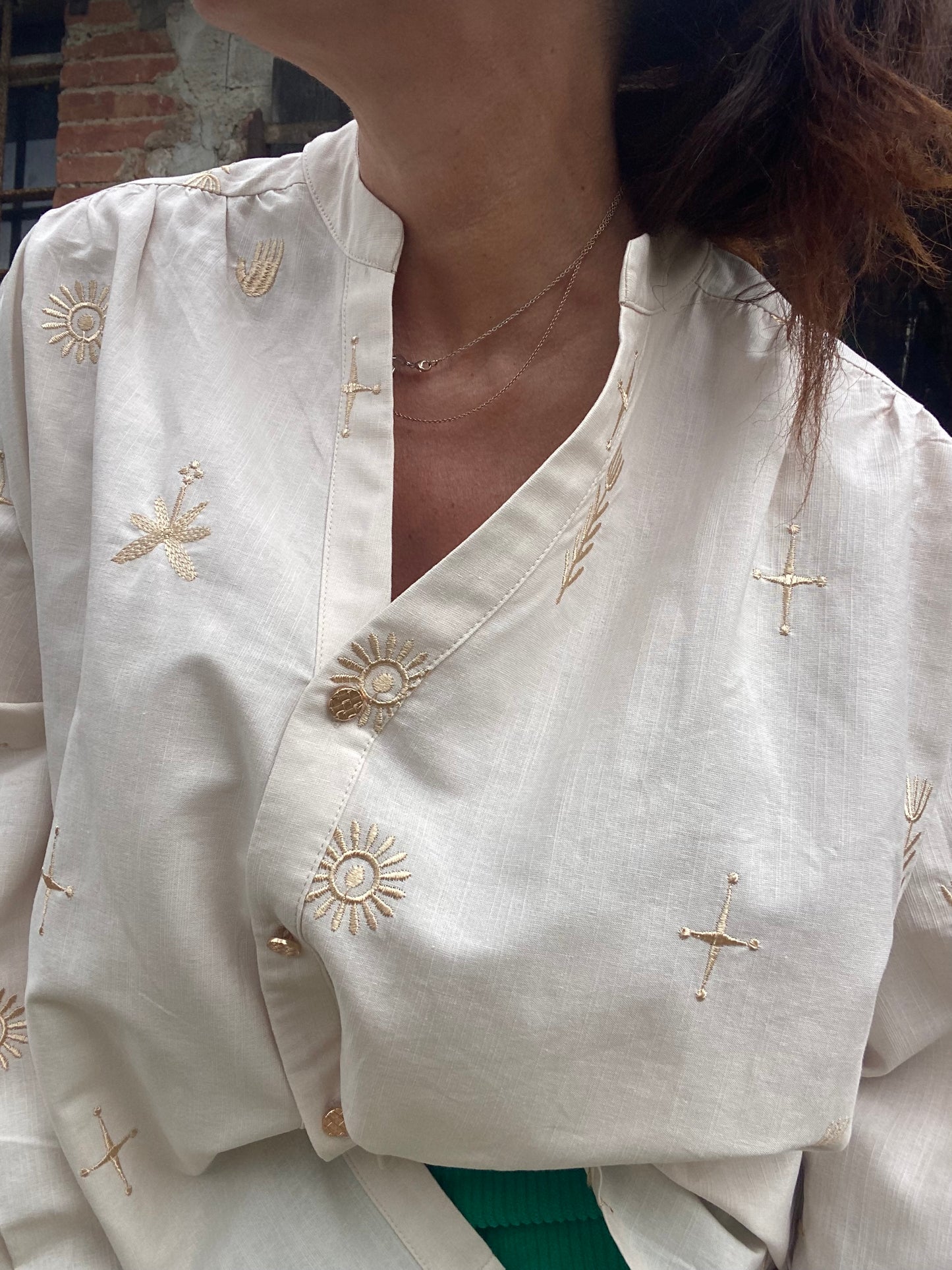 Adèle camicia cotone bianco sporco ricami oro