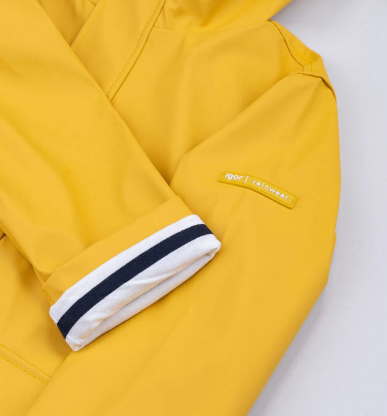 Impermeabile colore giallo