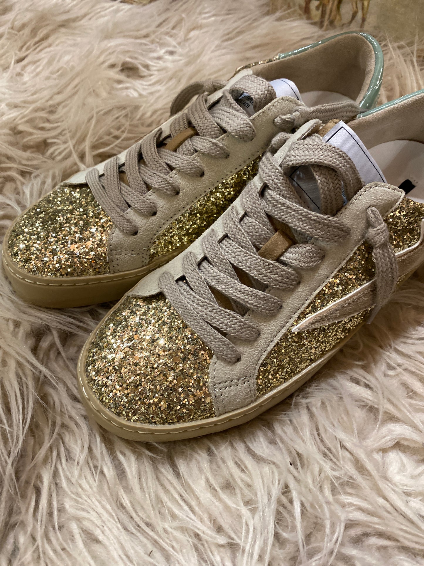 Sneakers gold