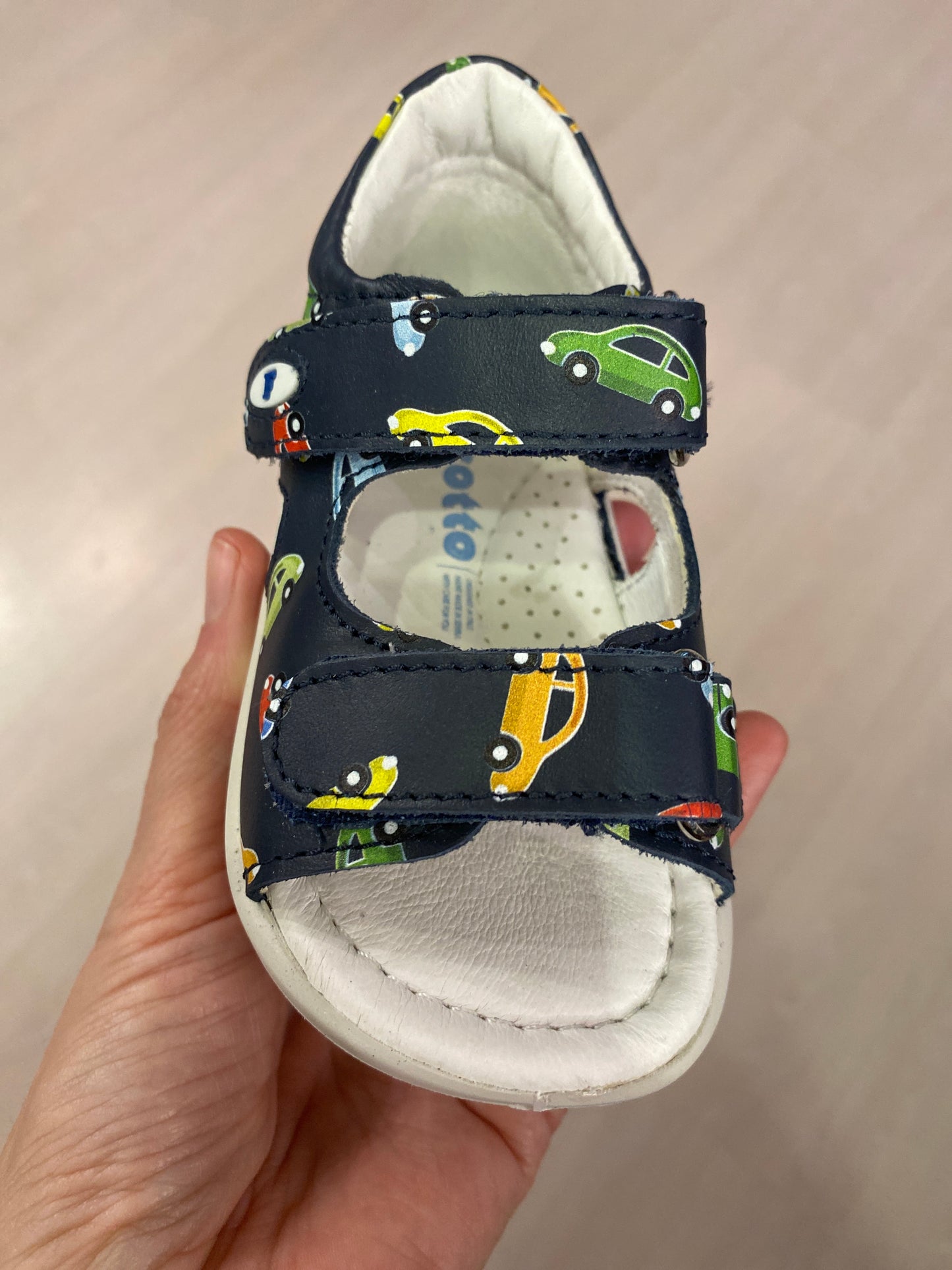 Sandali in pelle blu stampa macchinine