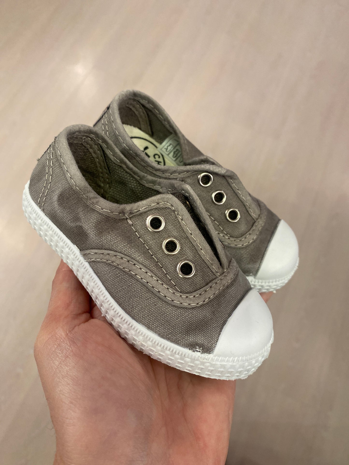 Scarpe in tela colore tortora delave’