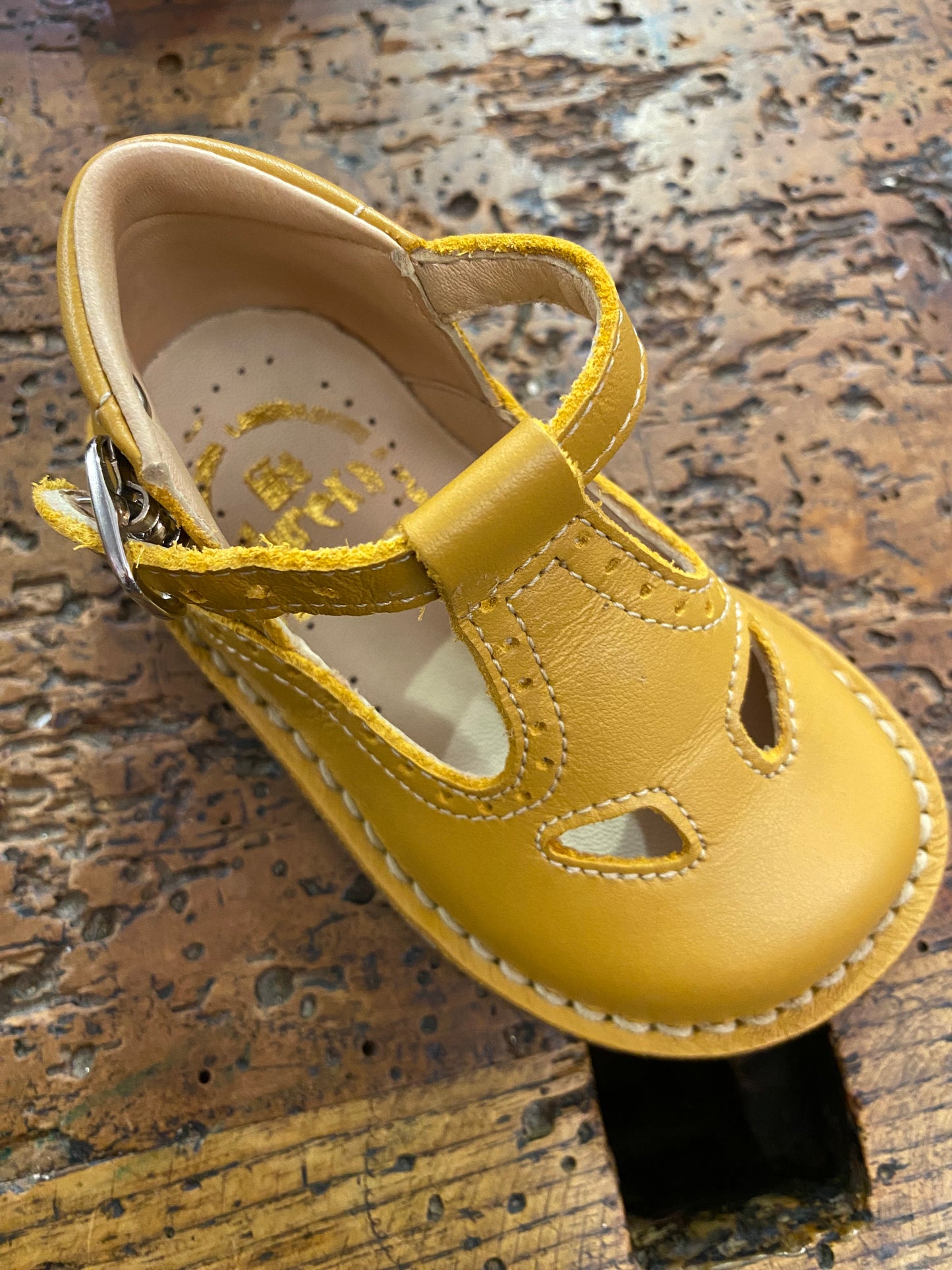 Scarpina due occhi in pelle colore senape