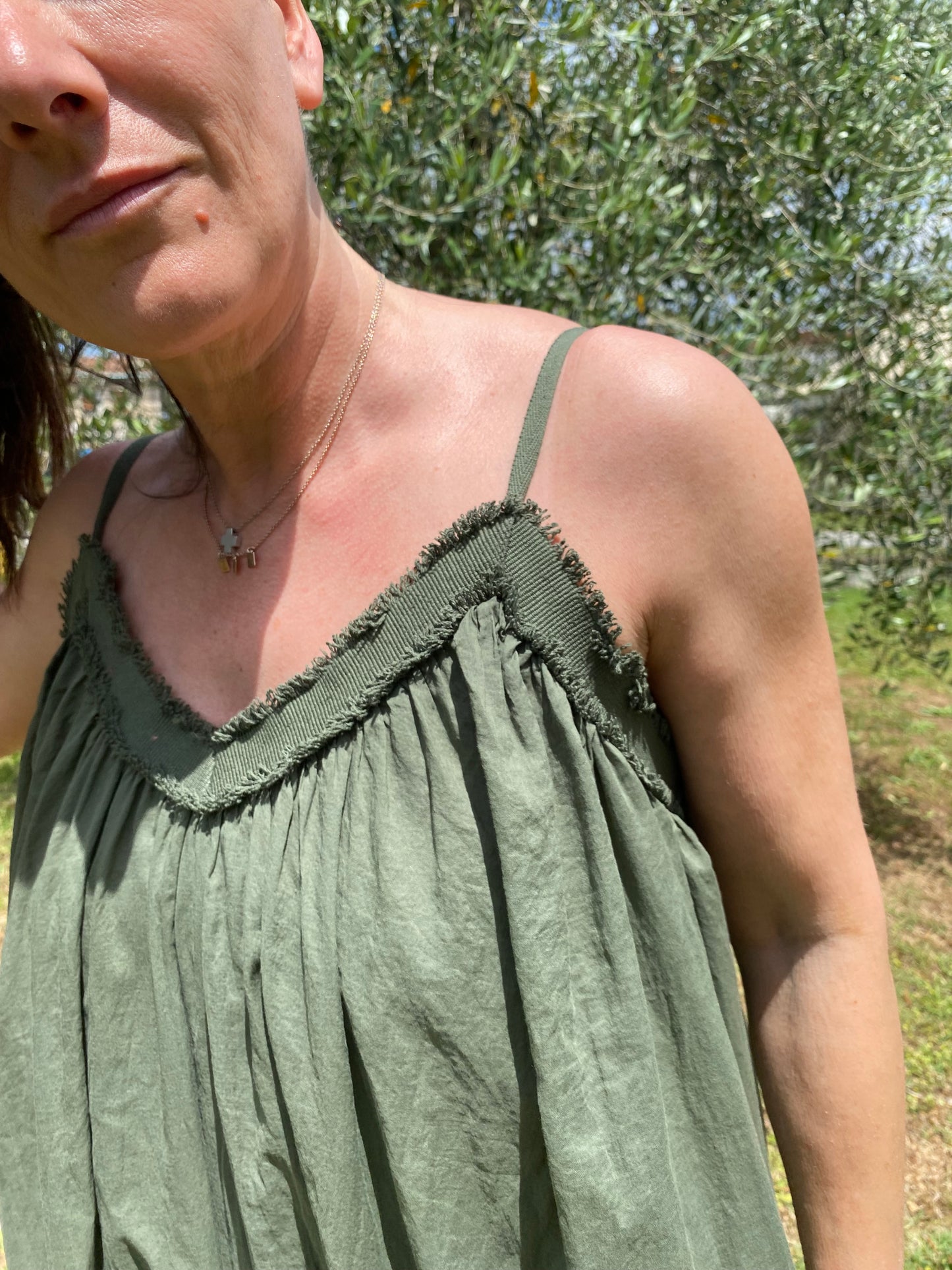 Paloma abito lungo in mussola di cotone colore verde militare