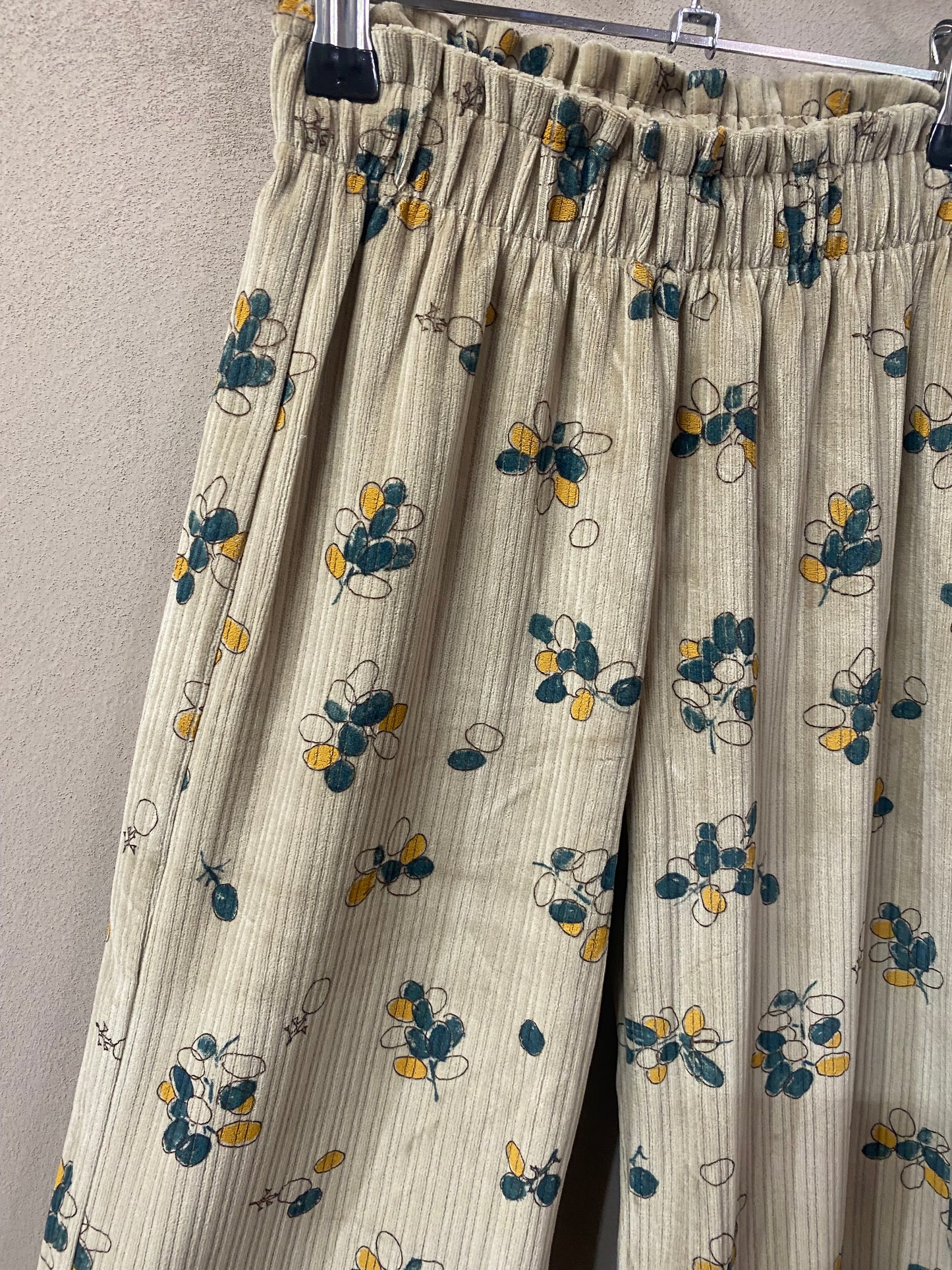 Pantalone velluto colore talpa stampa uva