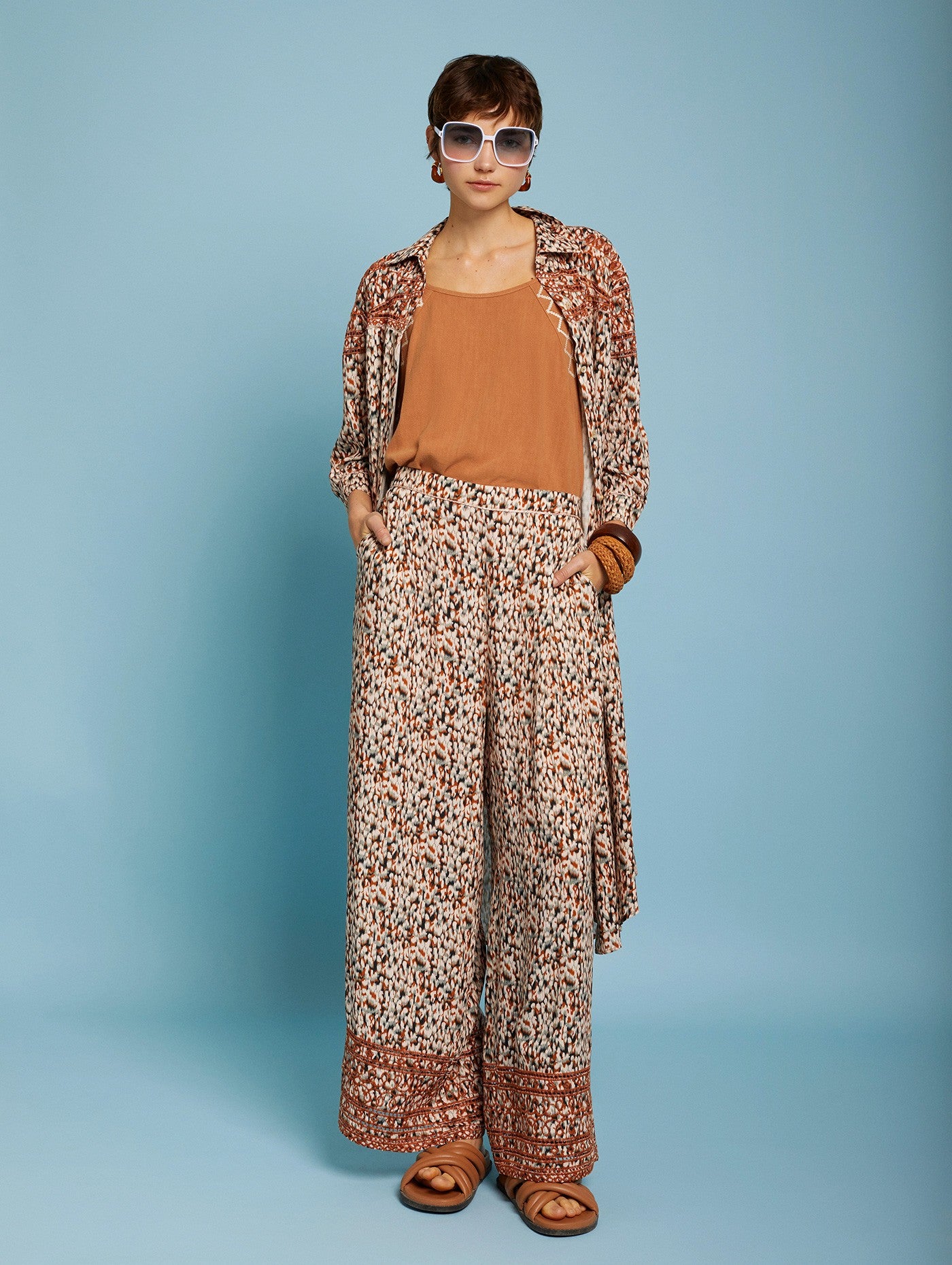 Canotta ricamata colore terracotta