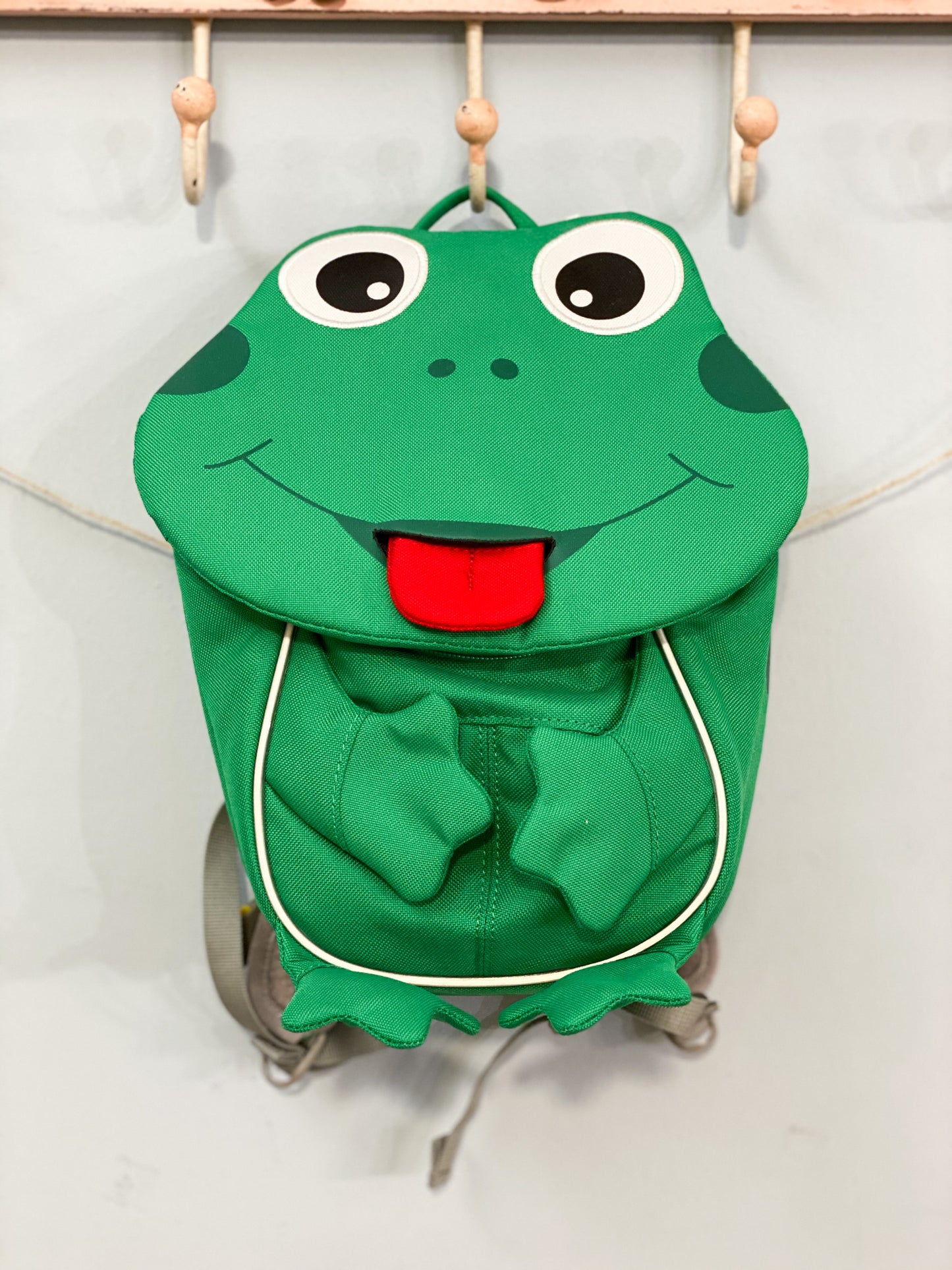 Parte della linea Small Water Friends del marchio tedesco Affenzhan, questo bellissimo zainetto per l’asilo farà impazzire qualunque bambino e piacerà anche agli adulti perché eco-friendly e ricco di dettagli tecnici di alta qualità