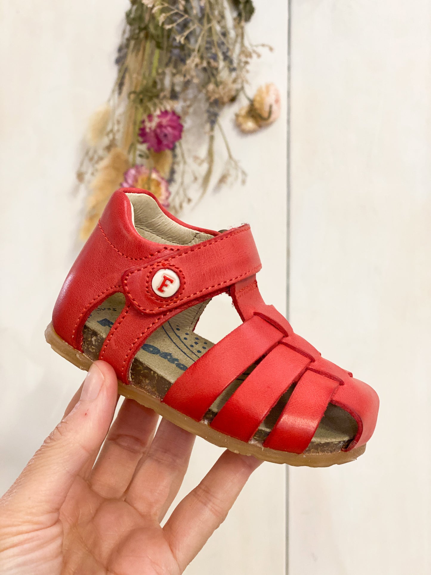 Sandalini a gabbietta in pelle colore rosso