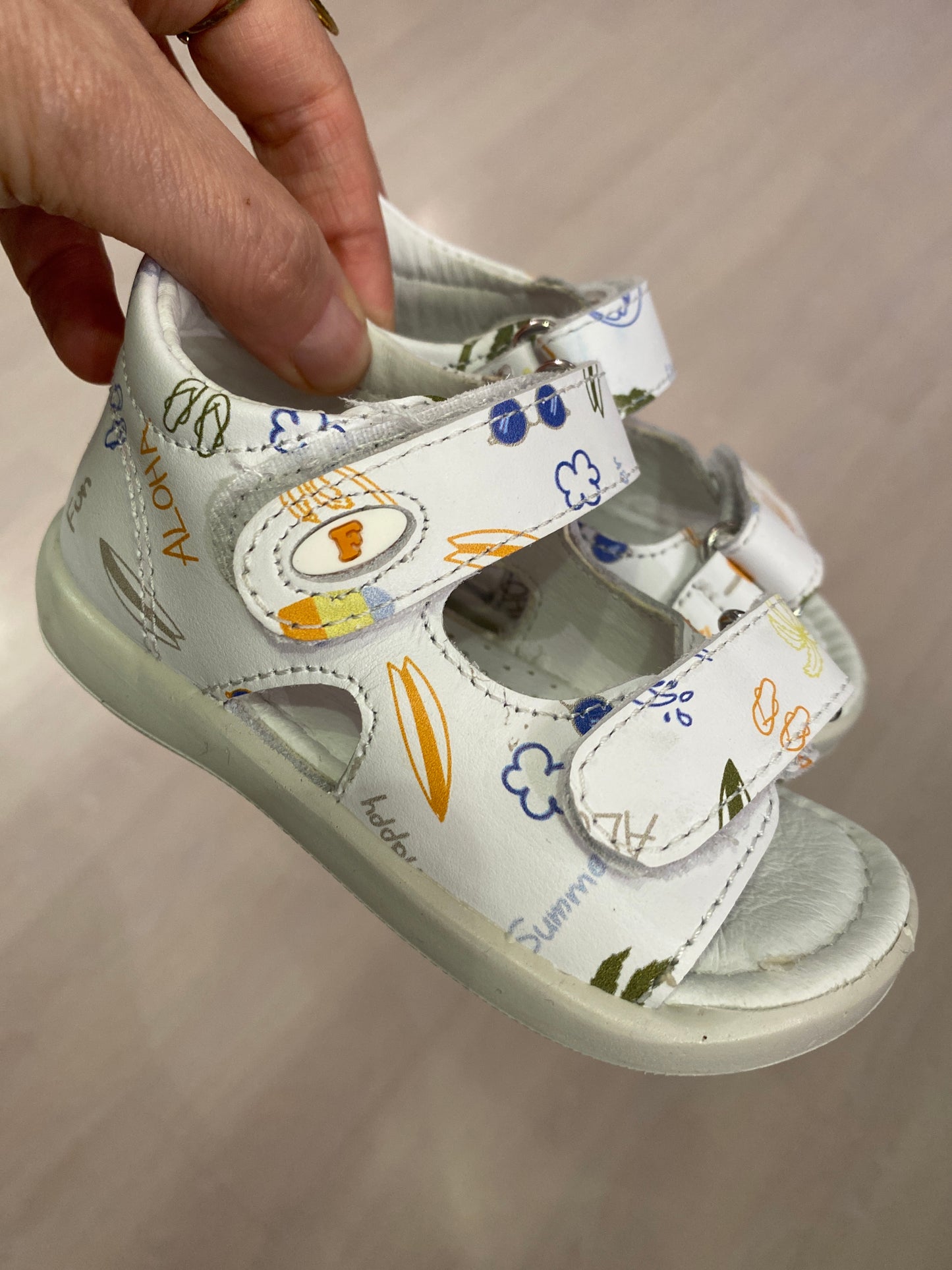Sandalini in pelle bianca stampa estate