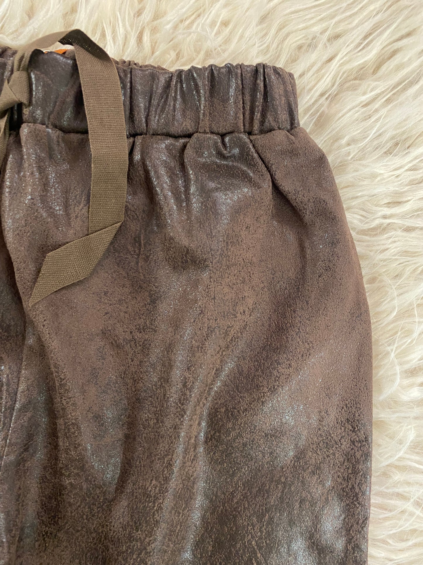 Pantalone eco pelle effetto vintage marrone