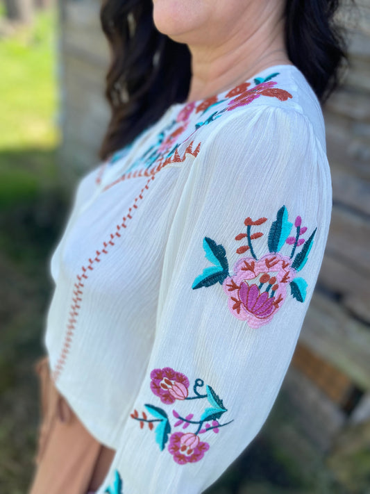 Blusa con ricamo floreale