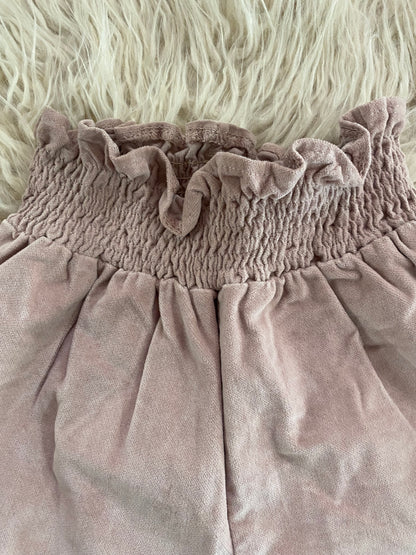 Pantalone in velluto liscio colore rosa polvere.