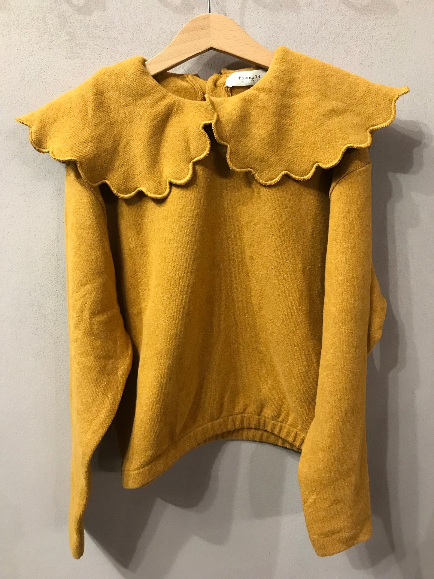 Maglioncino caldo cotone colletto petalo colore zafferano