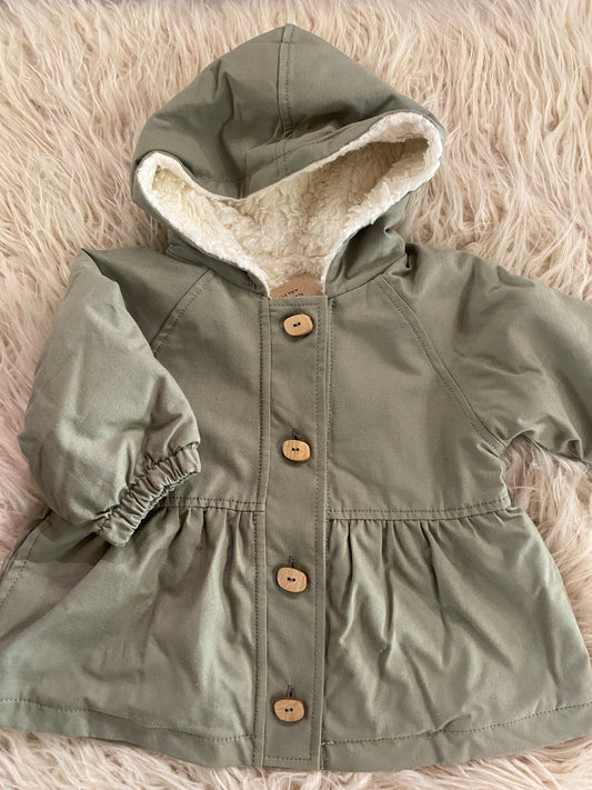 Giacca impermeabile colore verde con interno pelliccia