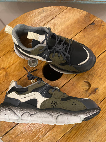 Sneakers in tessuto e ecopelle nero militare