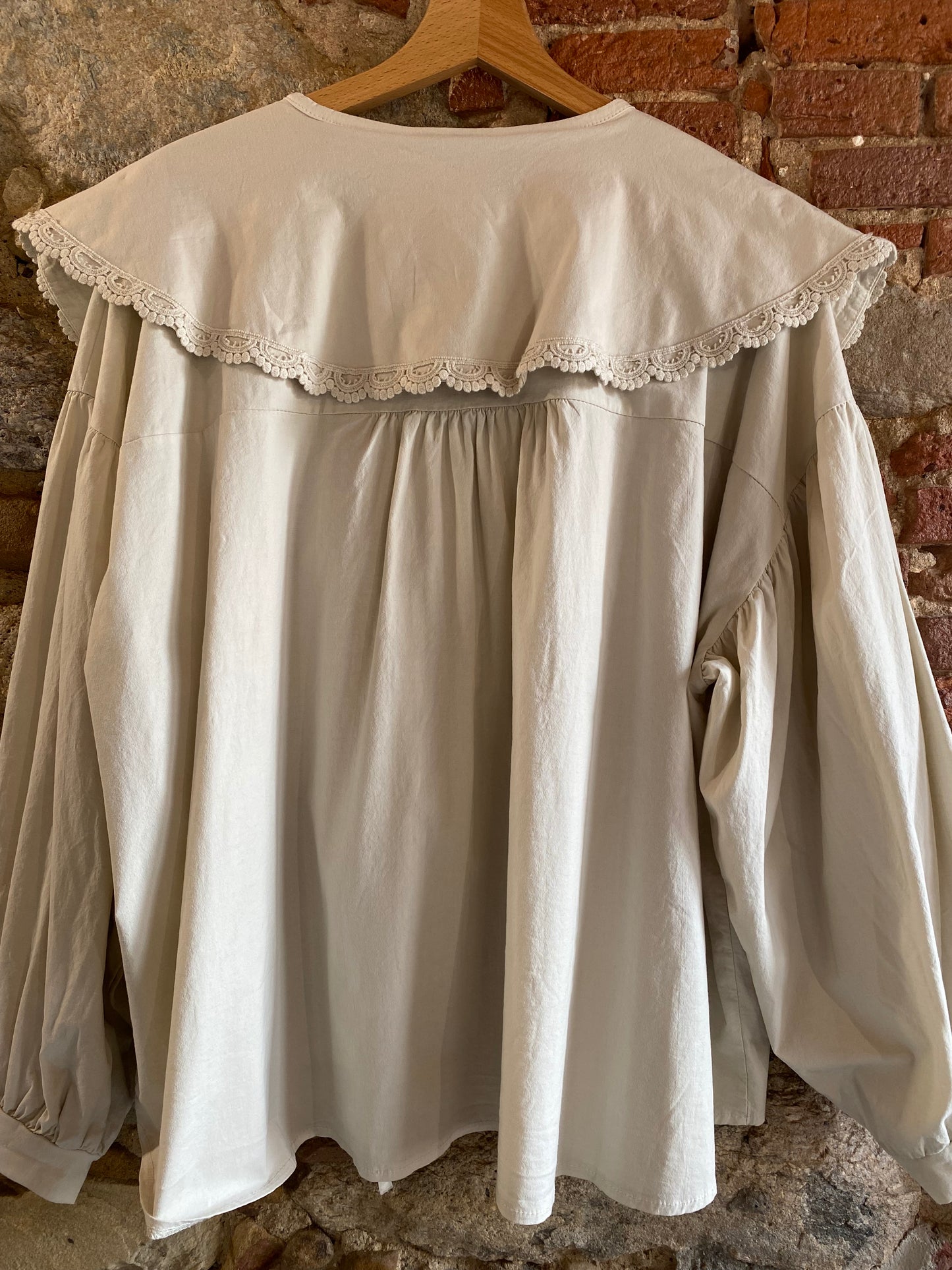 Blusa Pretty colore sand