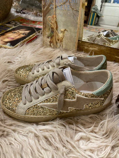 Sneakers gold