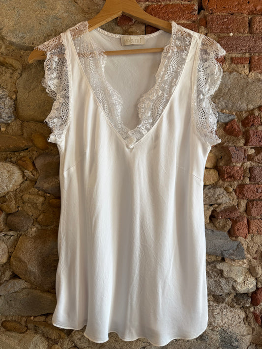 Top Goldie White