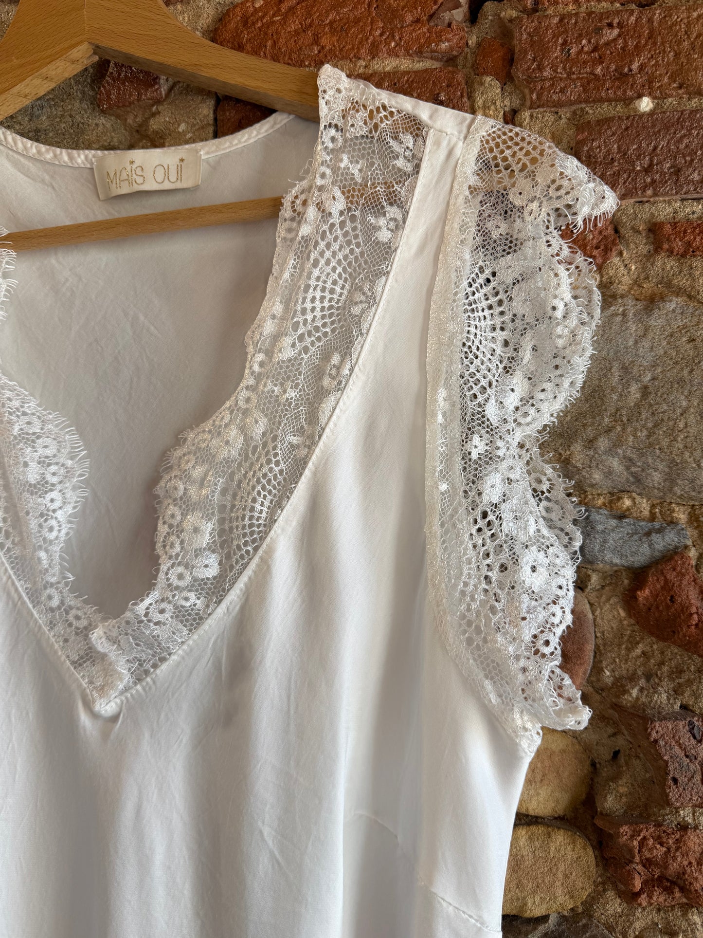 Top Goldie White