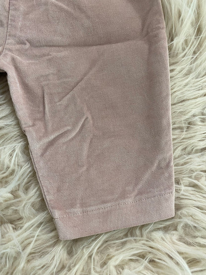 Pantalone in velluto liscio colore rosa polvere.