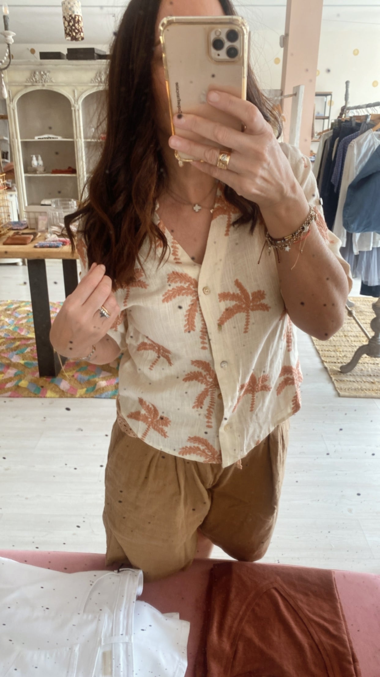 Camicia con ricamo palme