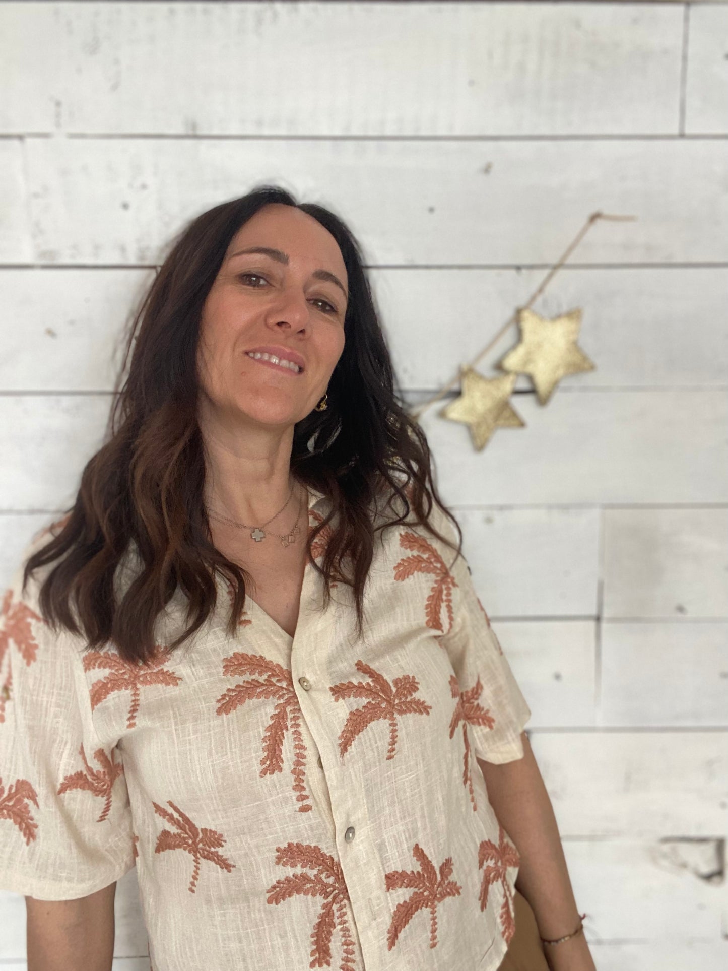 Camicia con ricamo palme