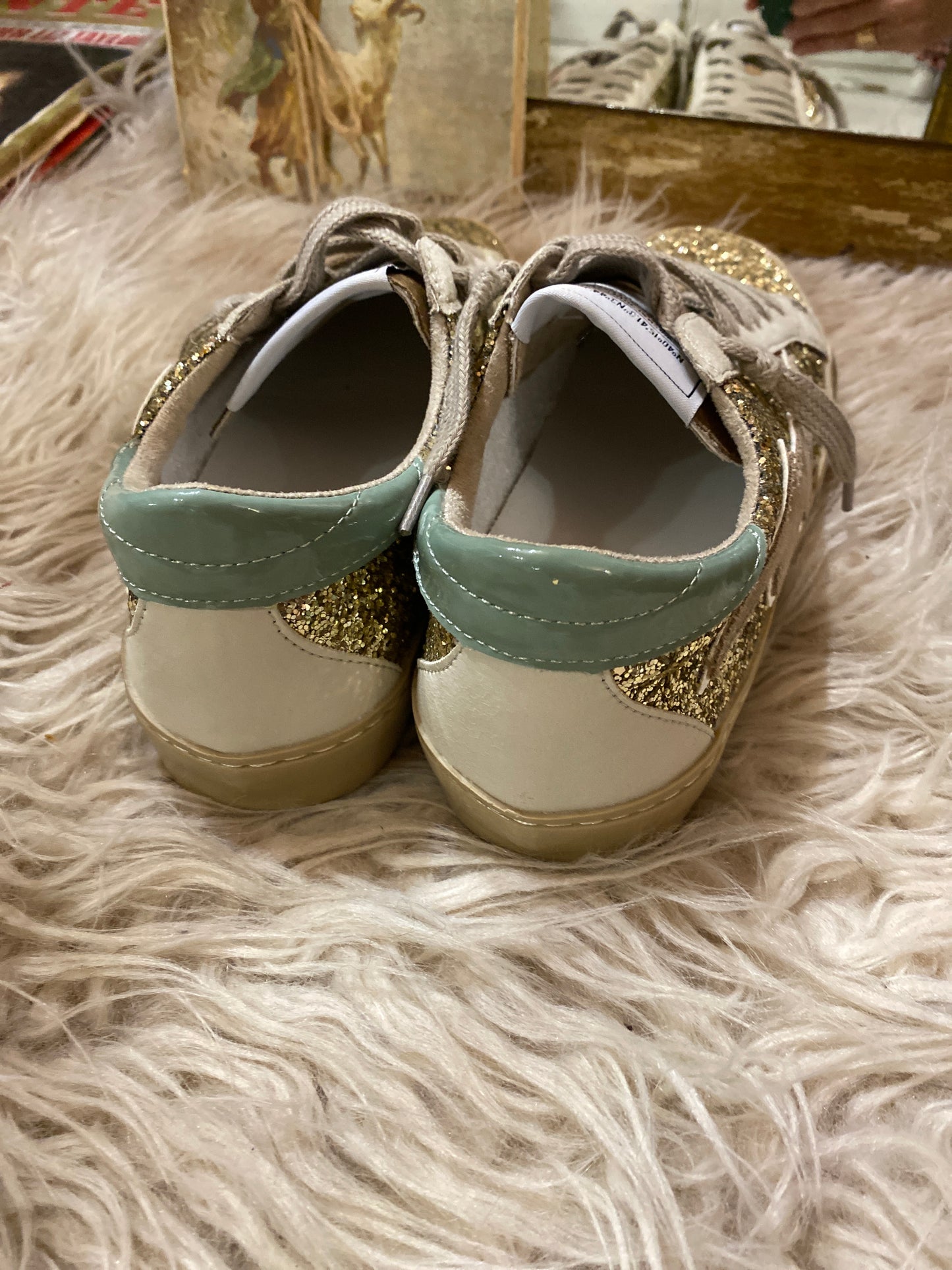Sneakers gold