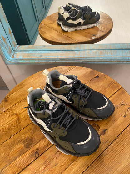 Sneakers in tessuto e ecopelle nero militare