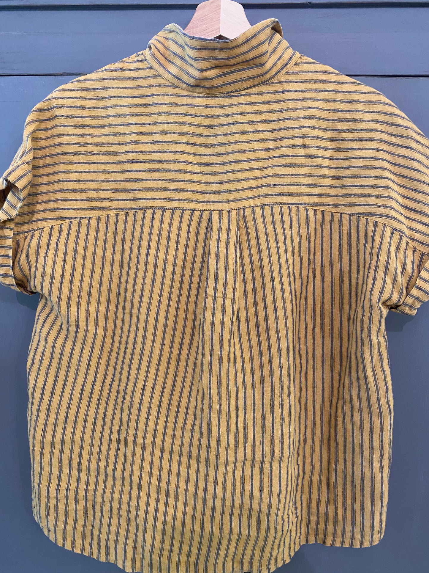 Completo in Lino colore ocra gessato grigio