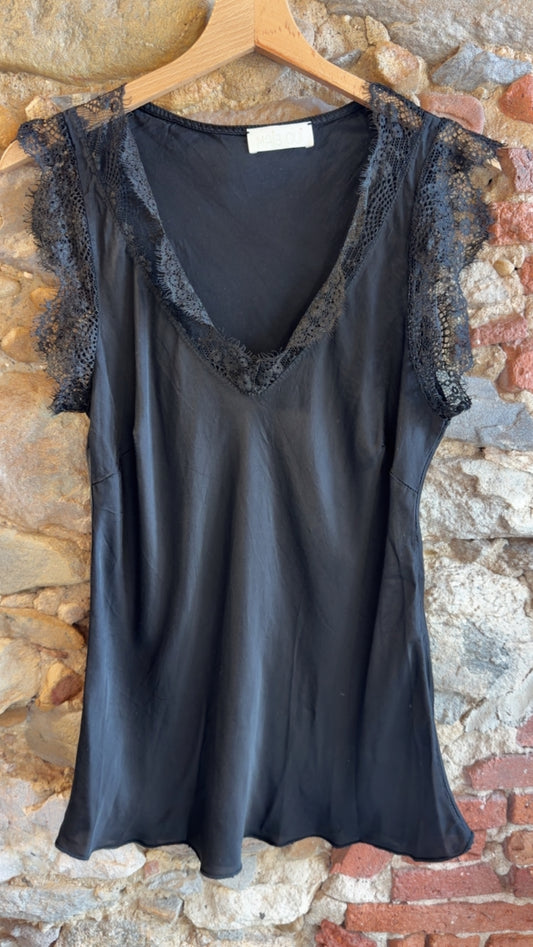 Top Goldie black