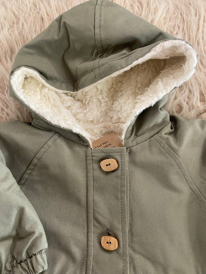 Giacca impermeabile colore verde con interno pelliccia