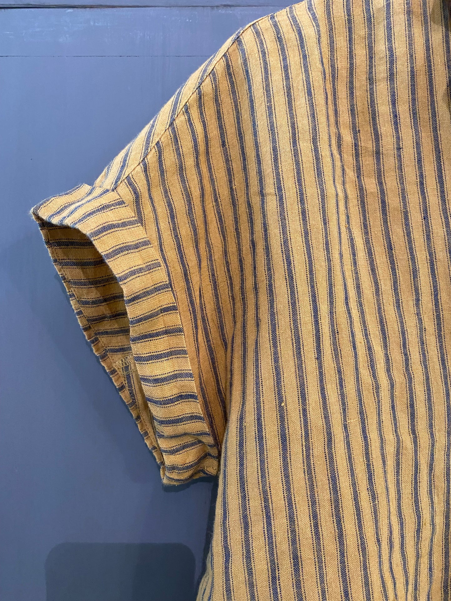 Completo in Lino colore ocra gessato grigio