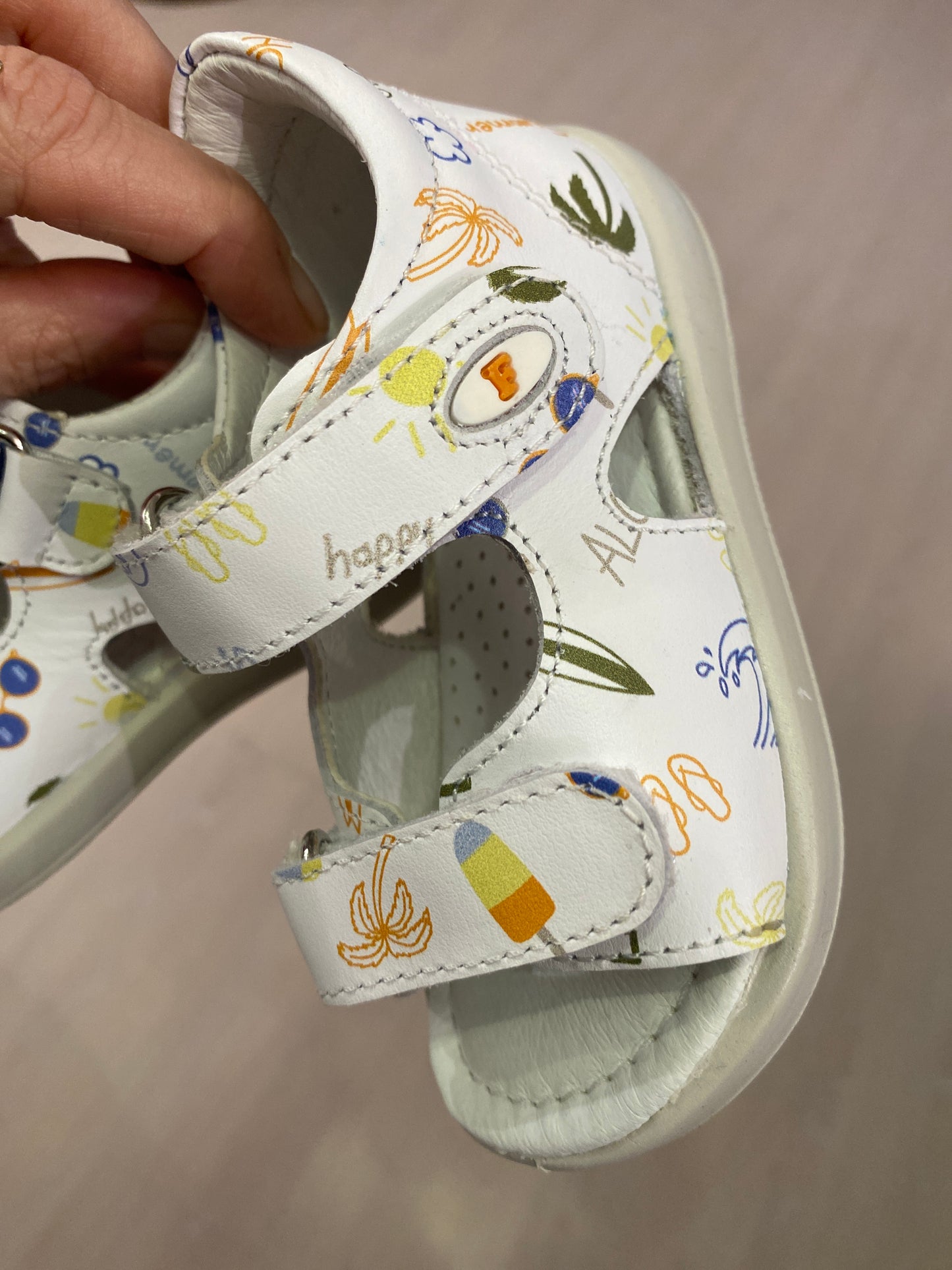 Sandalini in pelle bianca stampa estate