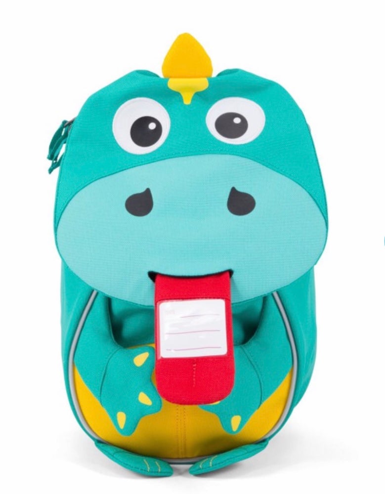 Parte della linea Small Water Friends del marchio tedesco Affenzhan, questo bellissimo zainetto per l’asilo farà impazzire qualunque bambino e piacerà anche agli adulti perché eco-friendly e ricco di dettagli tecnici di alta qualità! Piccolo ma capiente (4 litri di capacità), non è solamente un semplice zainetto, ma anche un fantastico compagno di giochi, un amico di mille avventure e un giocattolo 3D che stimolerà la fantasia, aiuterà la manualità e incoraggerà i bambini ad inventare infinite storie!