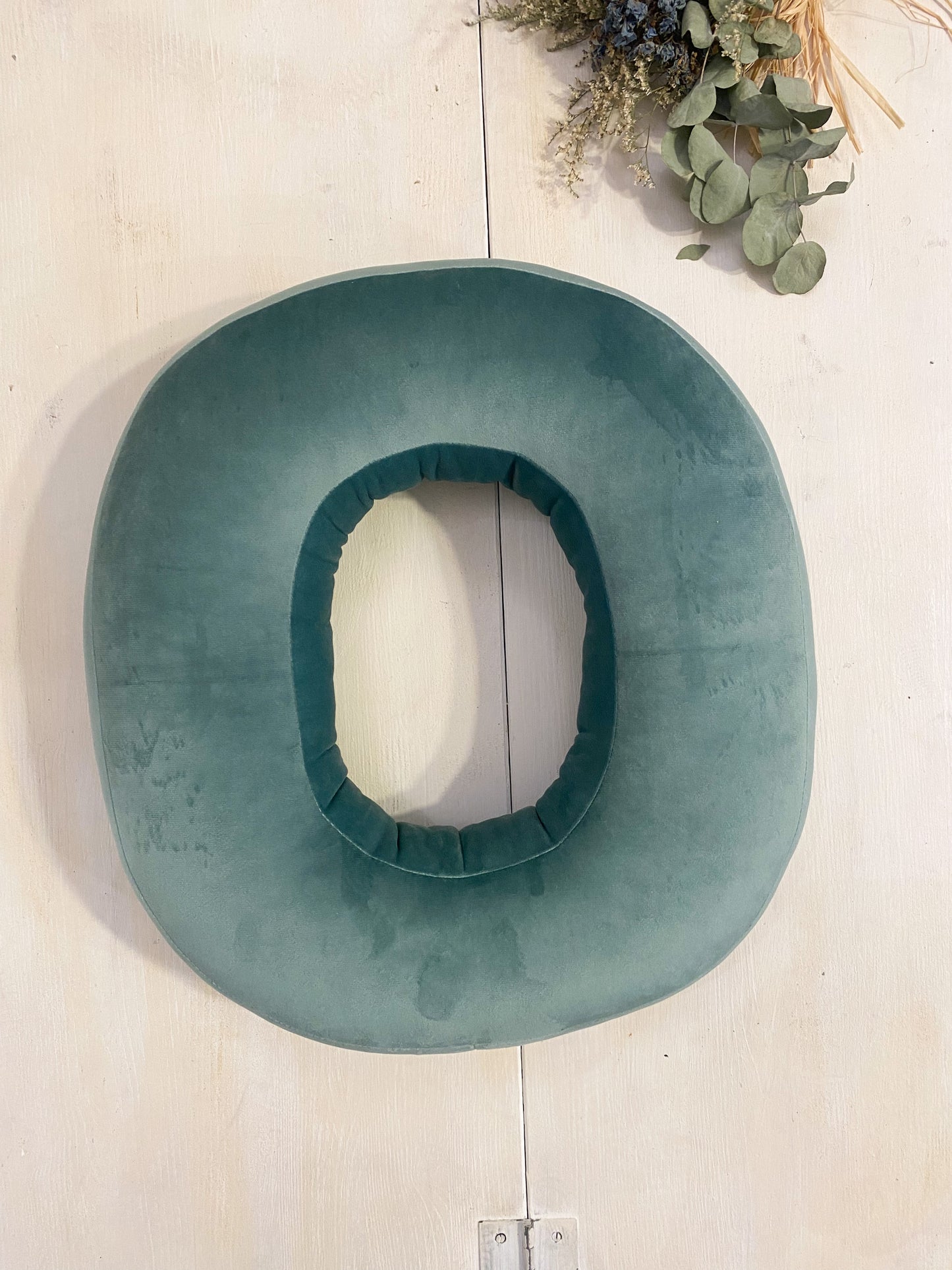 CUSCINO IN VELLUTO COLORE VERDE MENTA lettera O