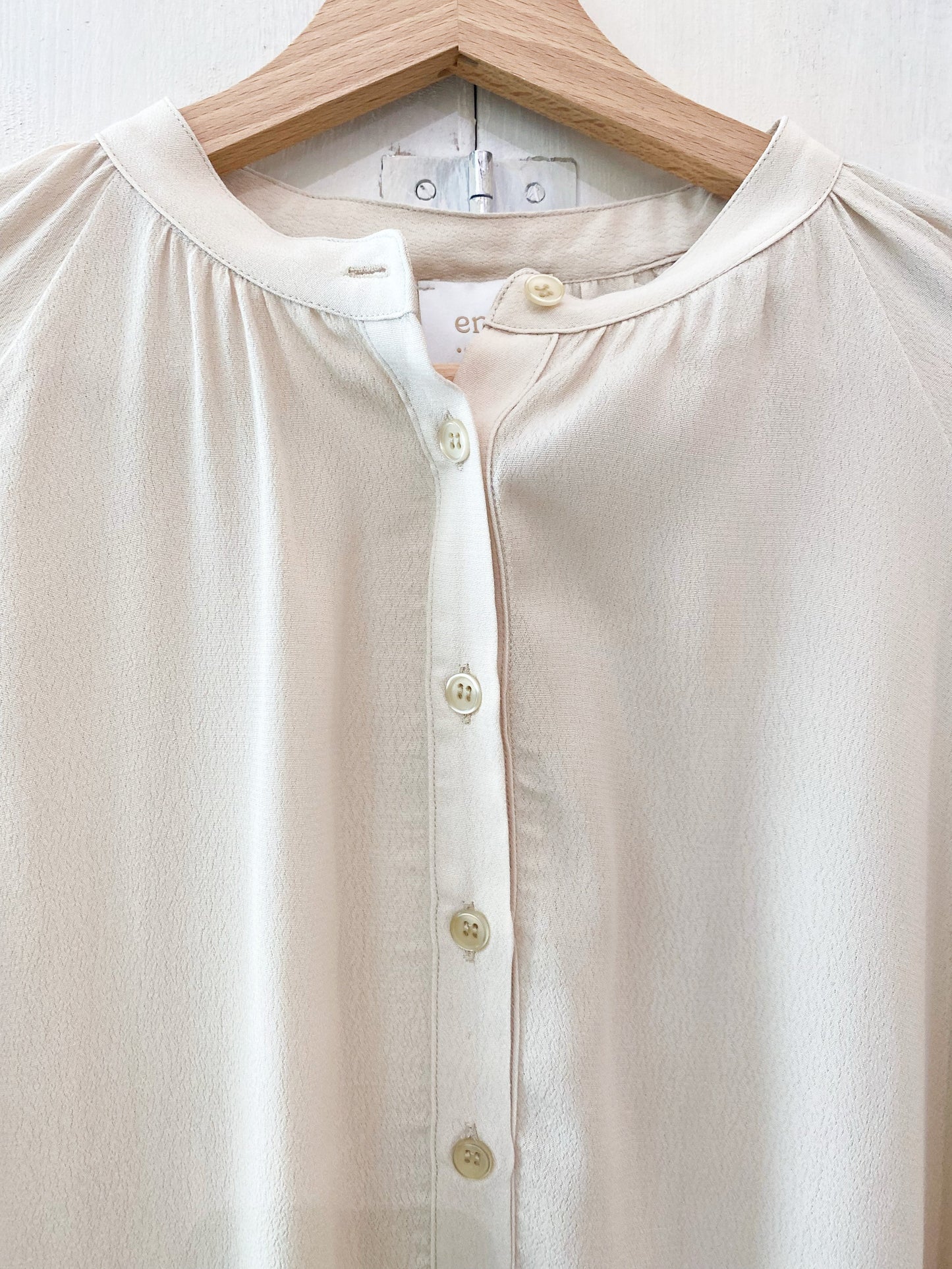 Blusa in crepe di viscosa colore burro