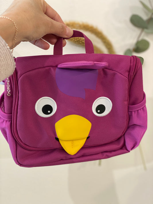 Un bellissimo accessorio che farà impazzire tutti i bambini, ideale per portare spazzolino, deodorante o salviette.