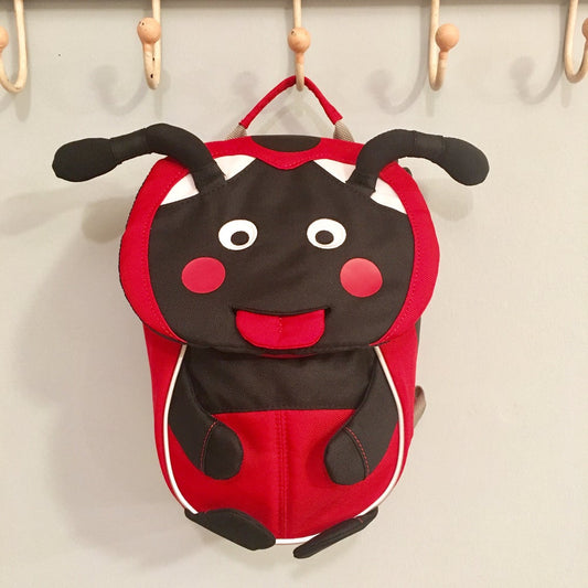 Parte della linea Small Water Friends del marchio tedesco Affenzhan, questo bellissimo zainetto per l’asilo farà impazzire qualunque bambino e piacerà anche agli adulti perché eco-friendly e ricco di dettagli tecnici di alta qualità