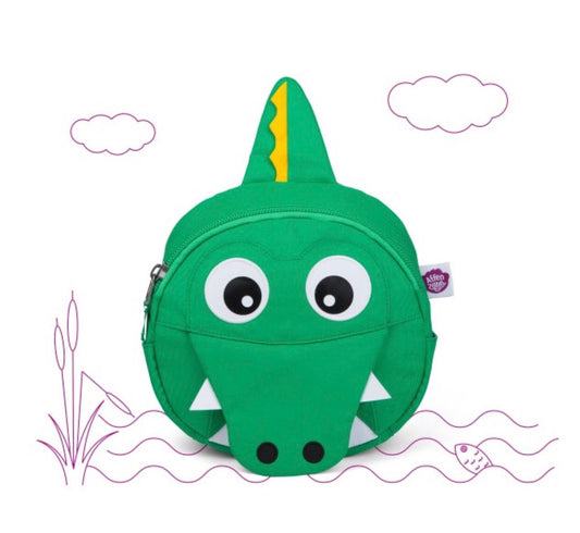 Parte della linea Small Water Friends del marchio tedesco Affenzhan, questo bellissimo zainetto per l’asilo farà impazzire qualunque bambino e piacerà anche agli adulti perché eco-friendly e ricco di dettagli tecnici di alta qualità! Piccolo ma capiente (4 litri di capacità), non è solamente un semplice zainetto, ma anche un fantastico compagno di giochi, un amico di mille avventure e un giocattolo 3D che stimolerà la fantasia, aiuterà la manualità e incoraggerà i bambini ad inventare infinite storie!